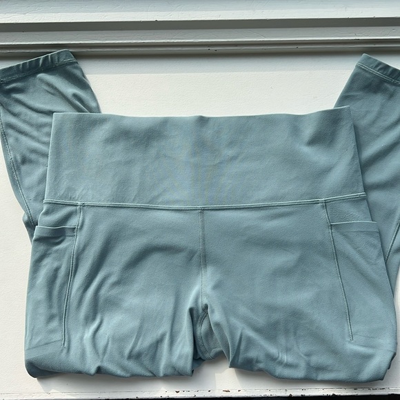 Athleta Salutarion stash pocket 7/8 tight in green - Picture 1 of 3